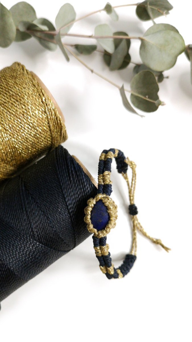 Gold Linhasita thread bracelet with Lapis Lazuli cabochon set with micro-macramé