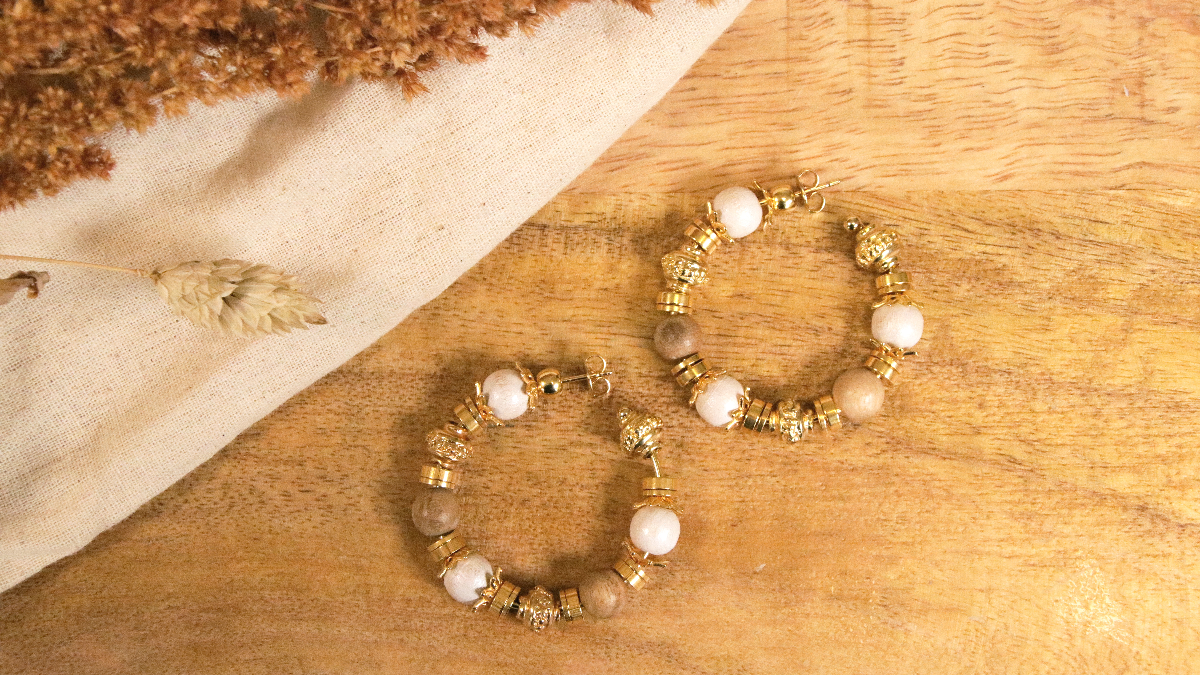 Openwork creole earrings with wooden beads and gold-plated pearls Openwork creole earrings with wooden beads and gold-plated pearls