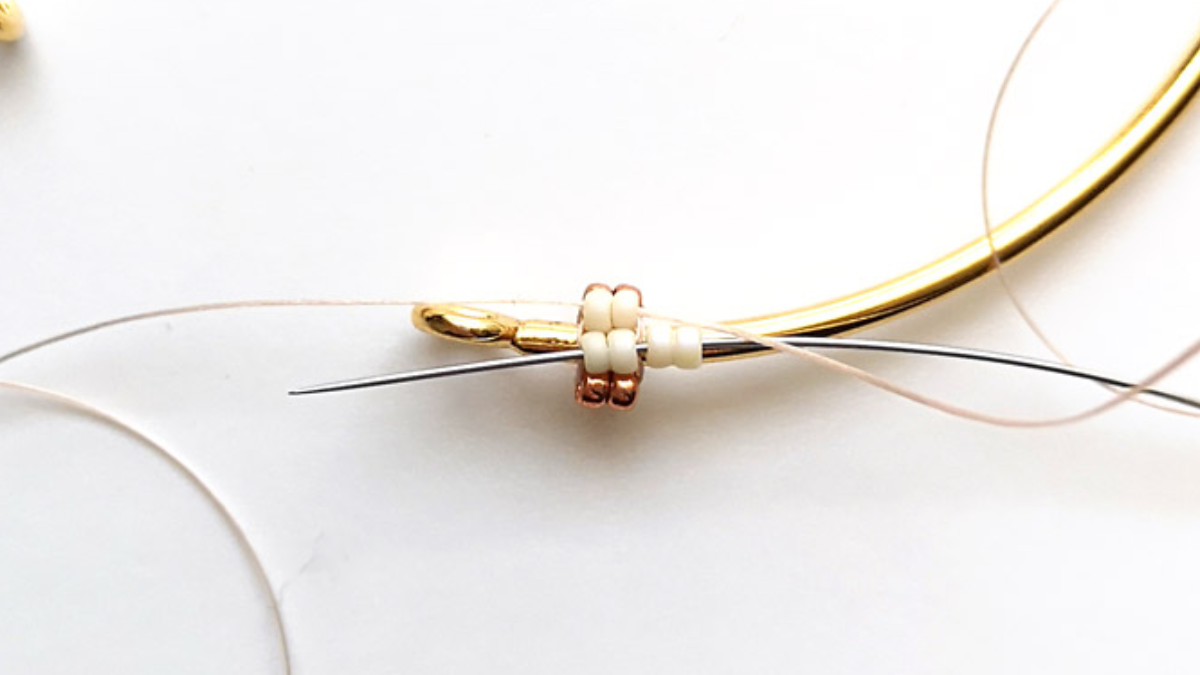 Twisted herringbone weave bracelet with Miyuki seed beads 15/0 : Step 6