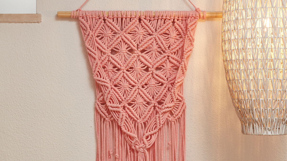 DIY Trendy wall hanging in macramé knots