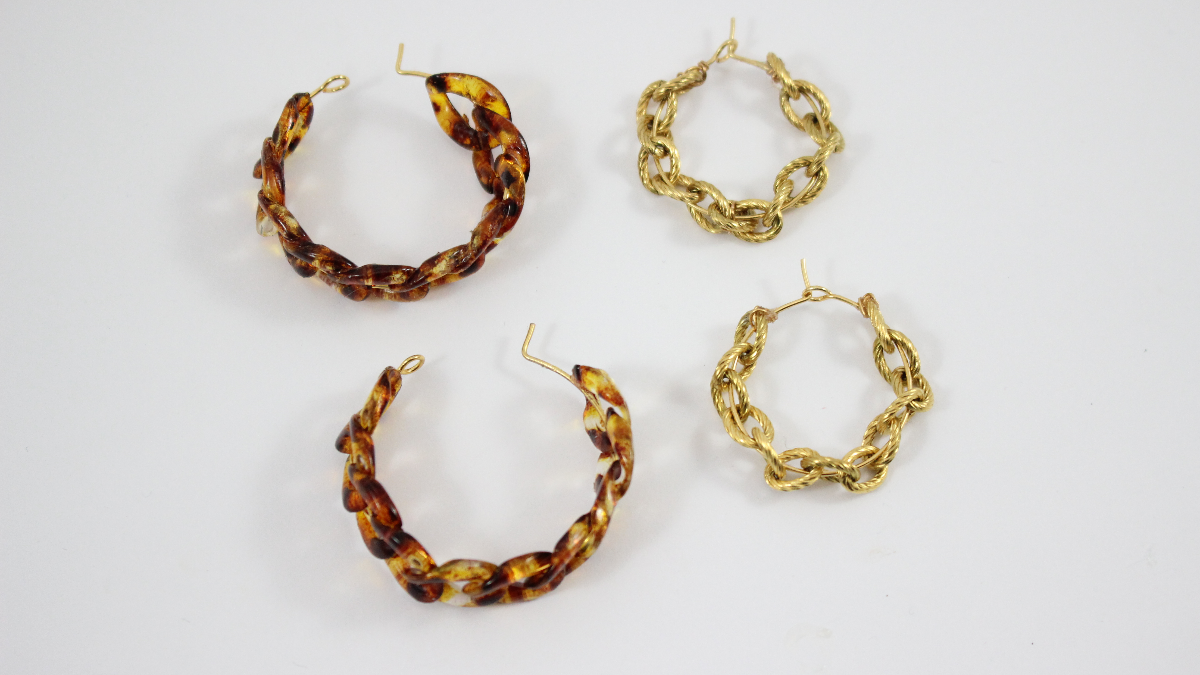 Metal and acrylic large stitch Creole earrings : Step 6