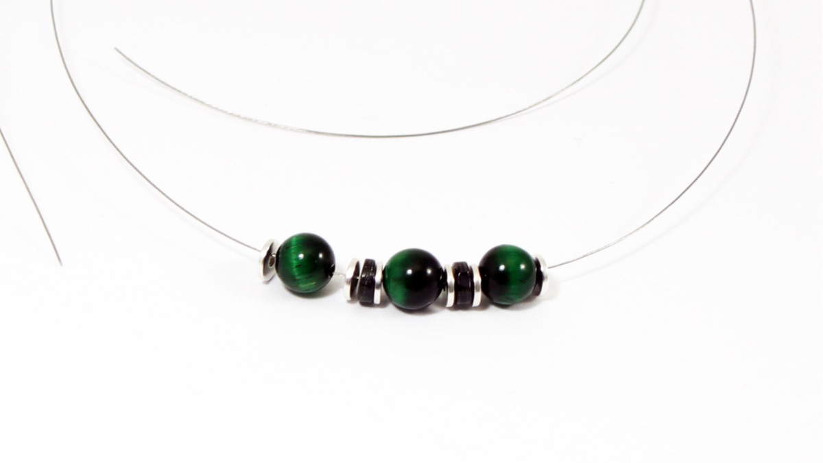 Surfer necklace for men heishis and tiger eye : Step 1