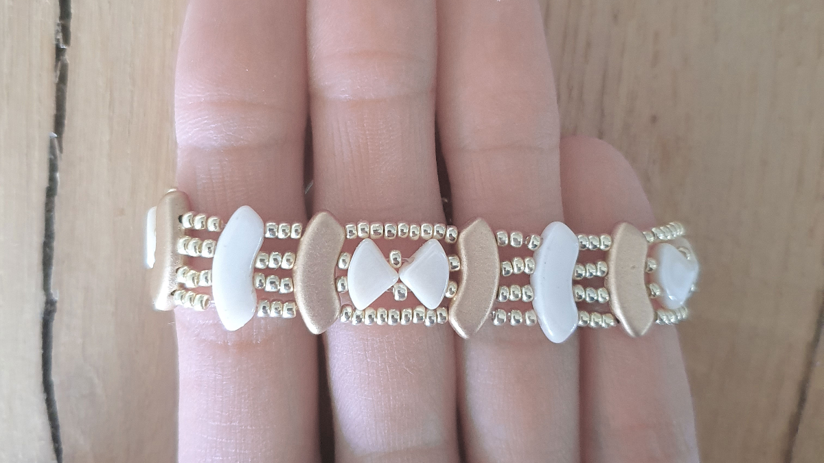 Glass bead bracelet PieDuo and QuadBow : Step 2