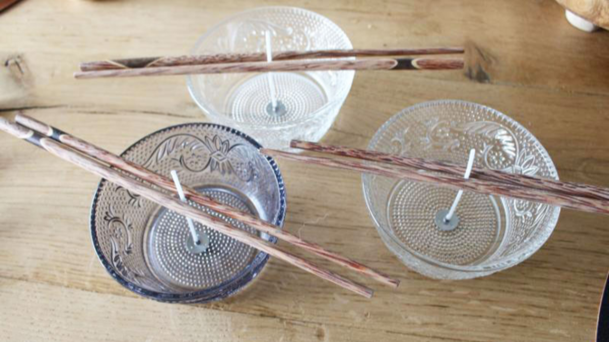 DIY Scented candle with dried flowers : Step 2 DIY Scented candle with dried flowers : Step 2