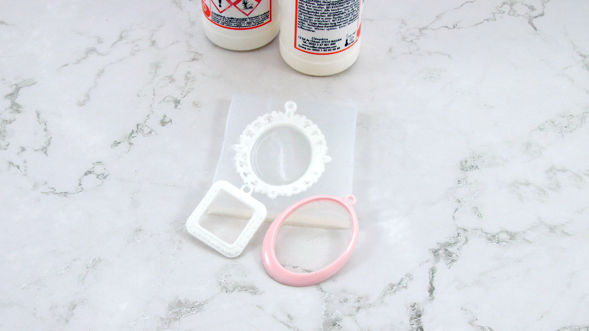 Resin frames with photo paper inclusion : Step 2 Resin frames with photo paper inclusion : Step 2