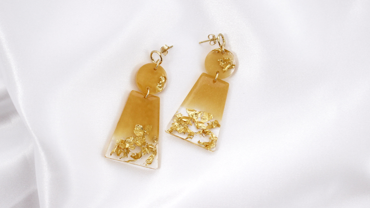 Resin gold earrings with gold leaves