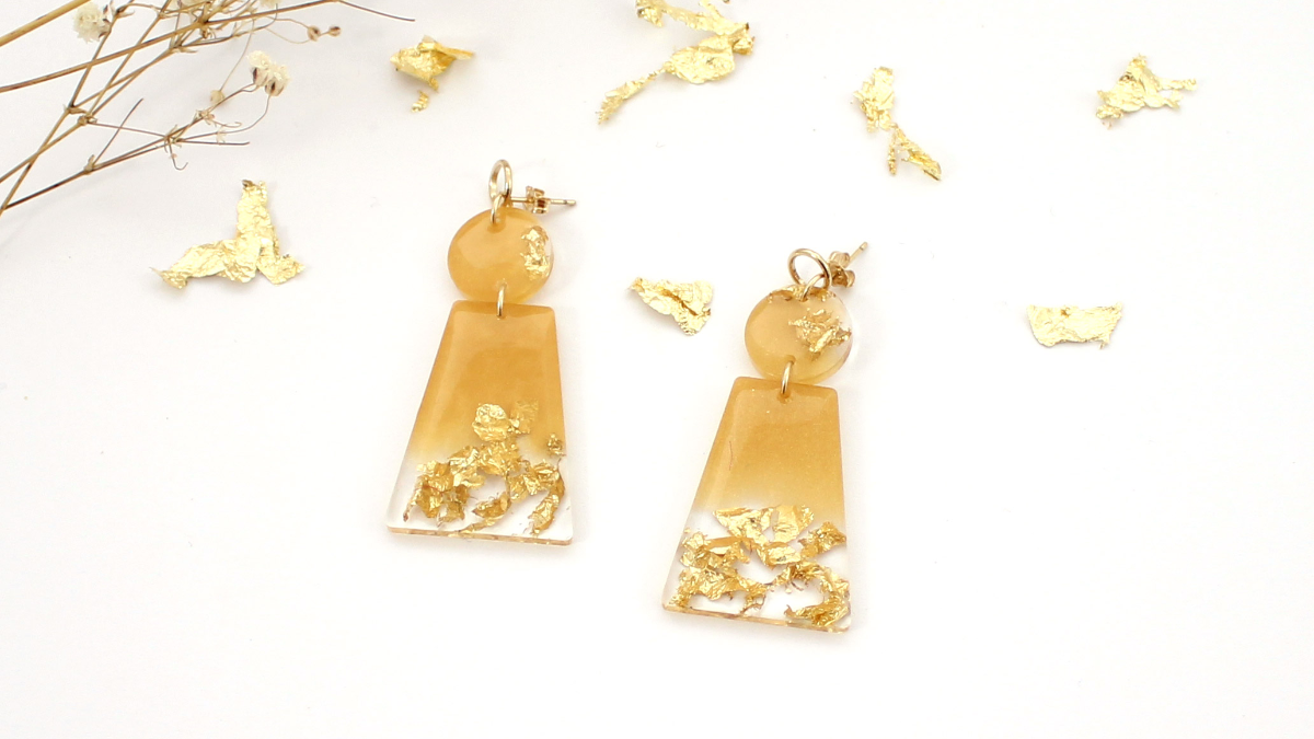 Schema Resin gold earrings with gold leaves Schema Resin gold earrings with gold leaves