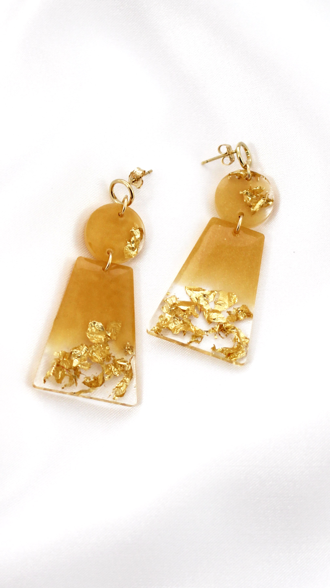 Schema Resin gold earrings with gold leaves Schema Resin gold earrings with gold leaves