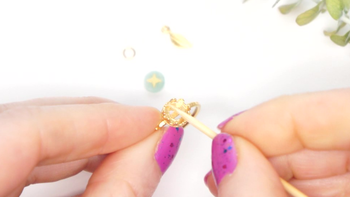 Amazonite cabochon gold-plated ring with gold star : Step 2 Amazonite cabochon gold-plated ring with gold star : Step 2