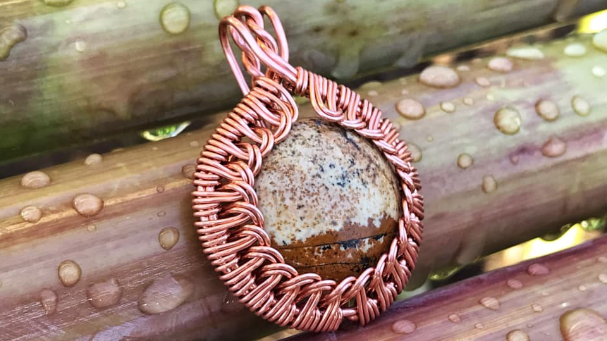 Wire wrapped pendant with gemstone cabochon and copper wire
