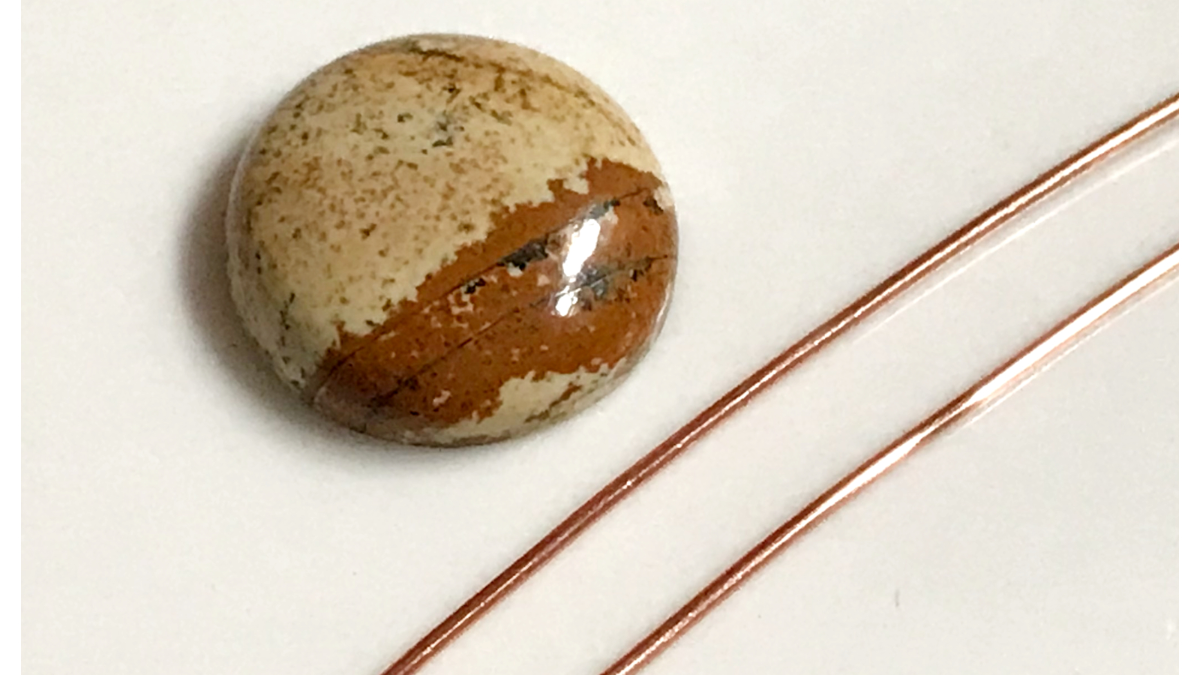 Wire wrapped pendant with gemstone cabochon and copper wire : Step 1