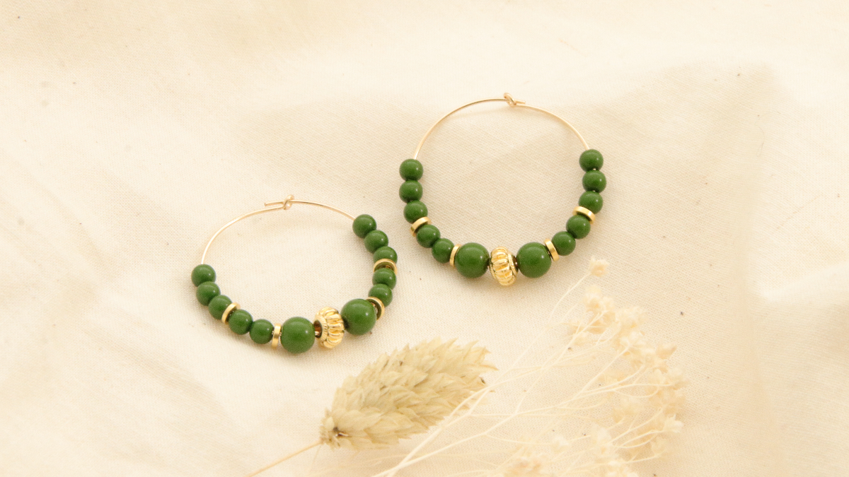Schema  DIY Creoles olive green beads and gold washers