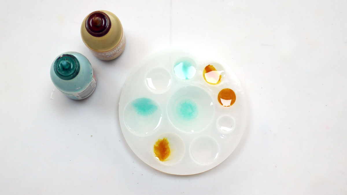 Cabochon pendant set in epoxy resin : Step 1 Cabochon pendant set in epoxy resin : Step 1