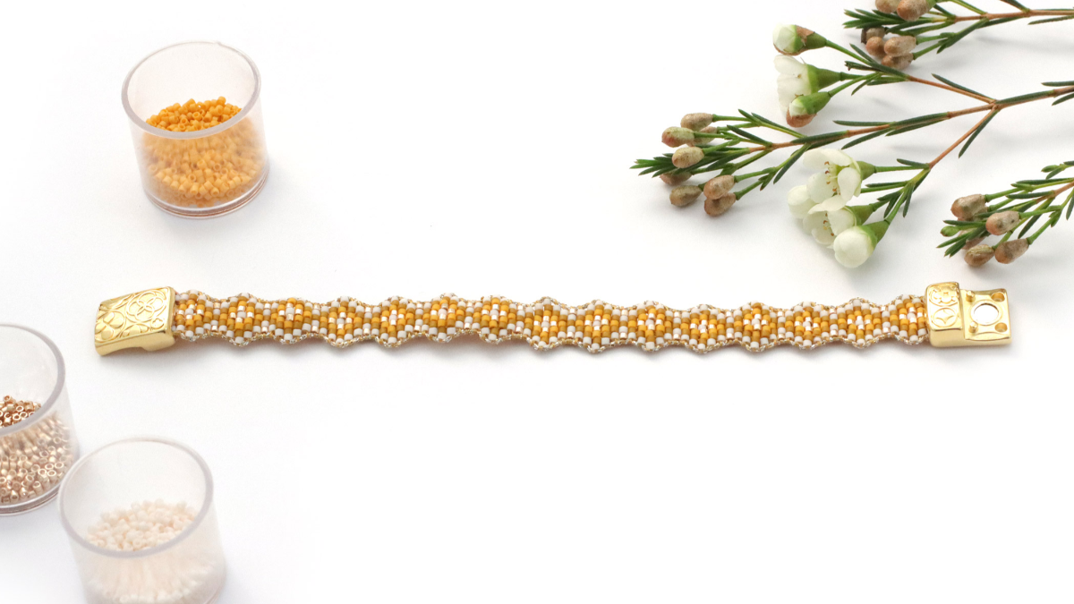 Schema Miyuki loom bracelet with gold thread Schema Miyuki loom bracelet with gold thread