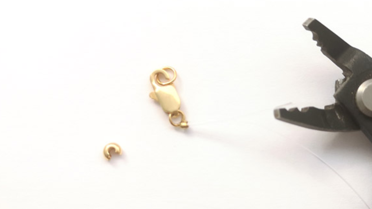 DIY Semi-precious stones necklace Agates and mother of pearl pendant : Step 1