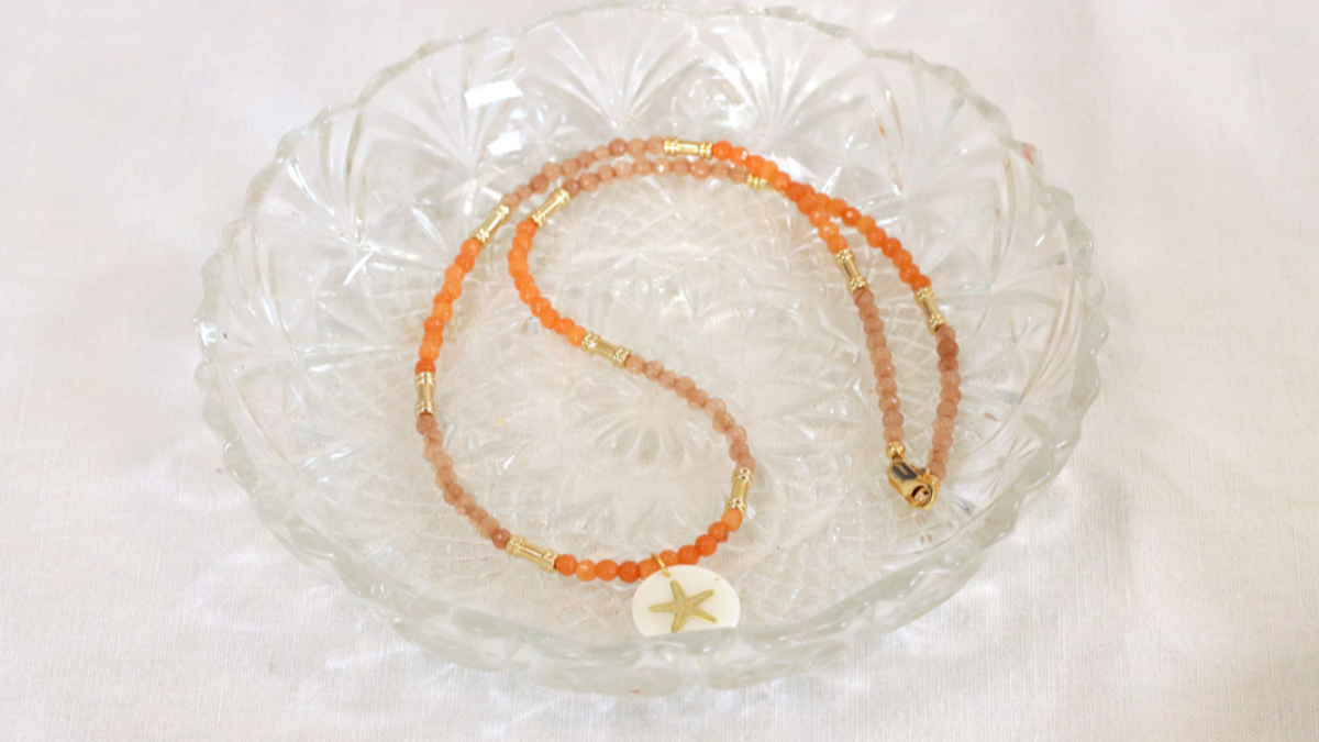 DIY Semi-precious stones necklace Agates and mother of pearl pendant : Step 2