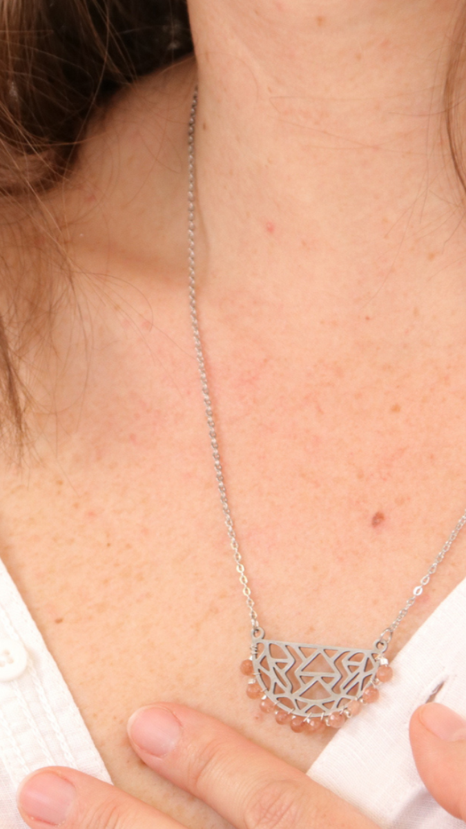 Schema  Stainless steel necklace with faceted gemstone beads