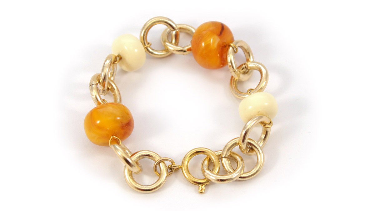 Gold plated bracelet with round resin beads : Step 7