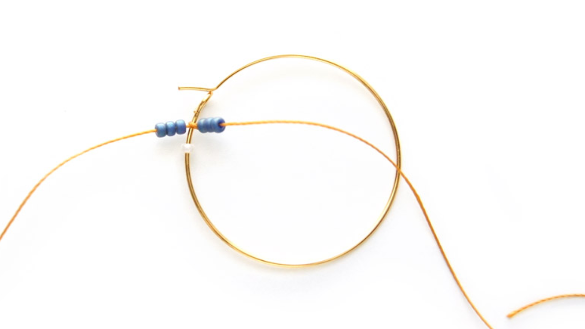 Miyuki seed beads mini flowers creoles : Step 1