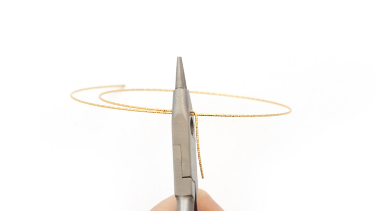 Bracelet Jonc semainier diamanté gilded with fine gold alphabet charms : Step 4 Bracelet Jonc semainier diamanté gilded with fine gold alphabet charms : Step 4