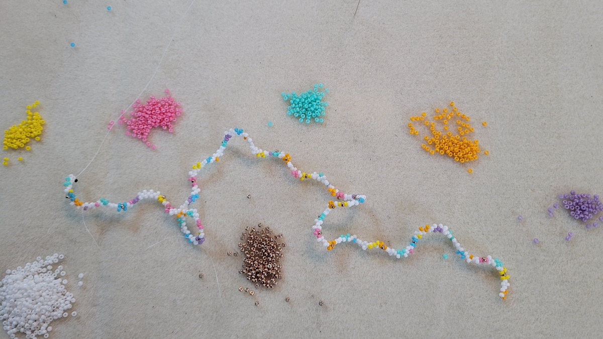 Miyuki peyote weaving daisy flower bracelet : Step 1 Miyuki peyote weaving daisy flower bracelet : Step 1