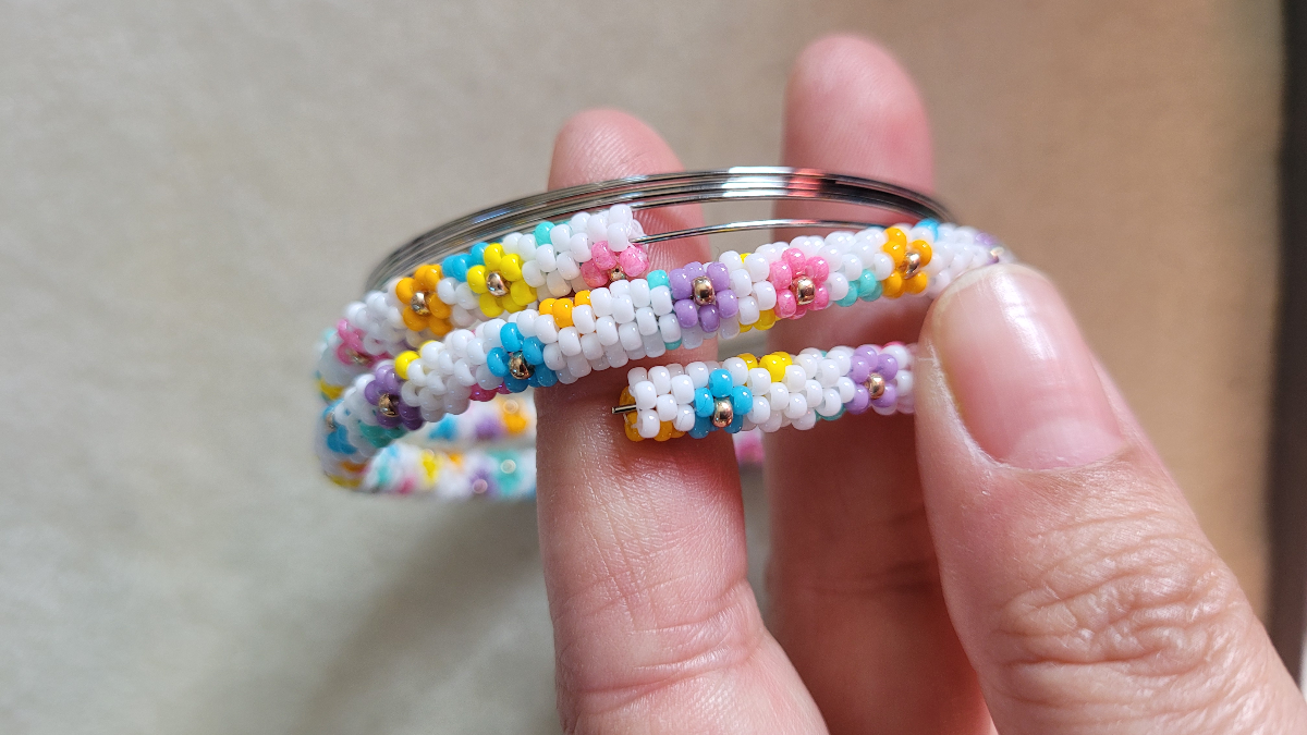 Miyuki peyote weaving daisy flower bracelet : Step 7 Miyuki peyote weaving daisy flower bracelet : Step 7