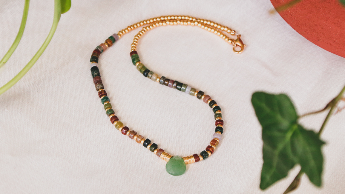 Schema Trendy necklace with tinted agate gemstones, Miyuki beads and faceted aventurine briolette Schema Trendy necklace with tinted agate gemstones, Miyuki beads and faceted aventurine briolette