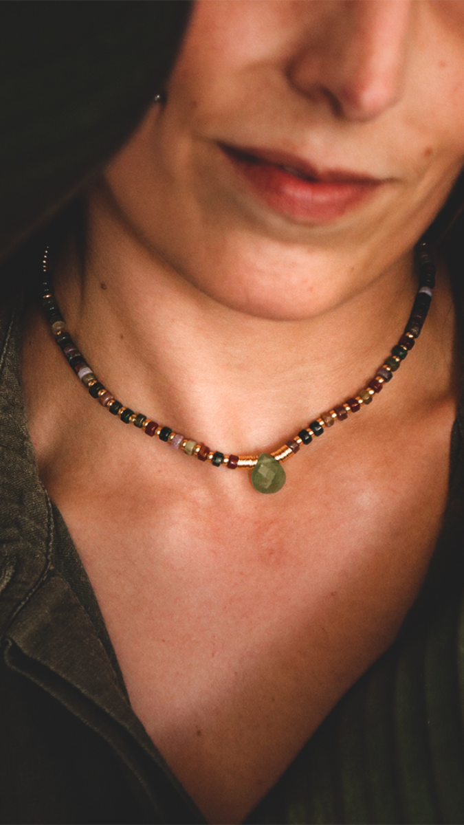 Schema Trendy necklace with tinted agate gemstones, Miyuki beads and faceted aventurine briolette Schema Trendy necklace with tinted agate gemstones, Miyuki beads and faceted aventurine briolette