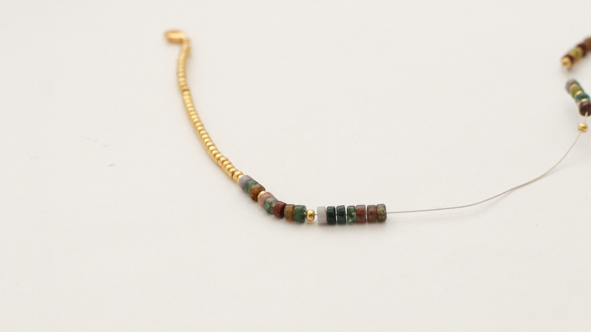 Trendy necklace with tinted agate gemstones, Miyuki beads and faceted aventurine briolette : Step 3 Trendy necklace with tinted agate gemstones, Miyuki beads and faceted aventurine briolette : Step 3