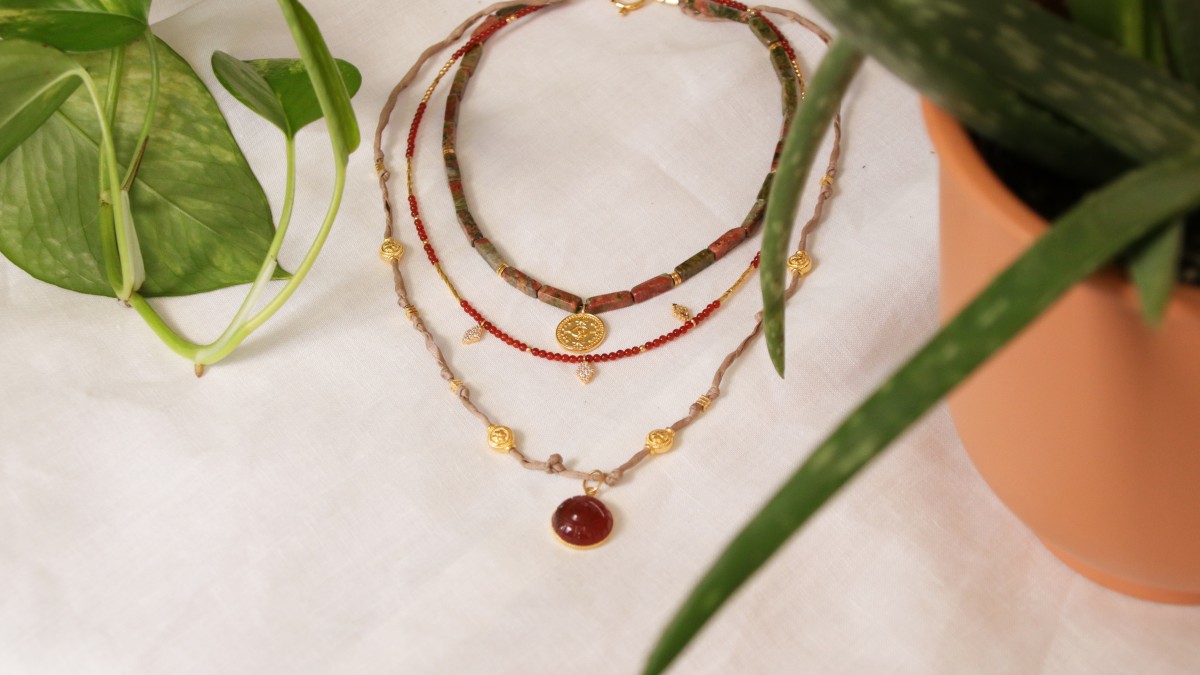 Schema  Trendy multi-row necklace with Carnelian and Unakite gemstones