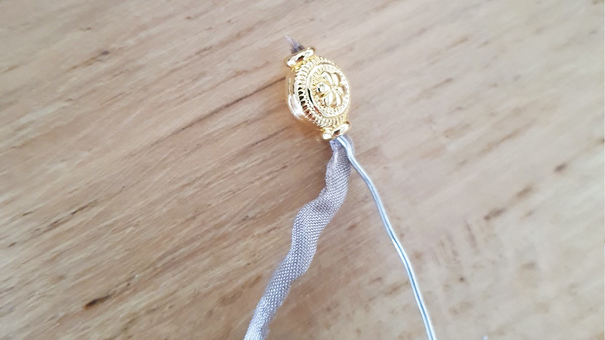 Trendy multi-row necklace with Carnelian and Unakite gemstones : Step 4