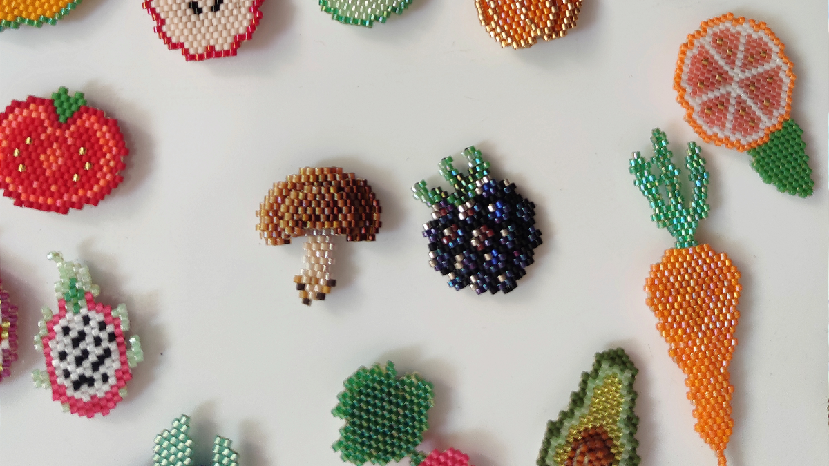 DIY blackberry and mushroom relief bead weaving magnet Miyuki 11/0 DIY blackberry and mushroom relief bead weaving magnet Miyuki 11/0