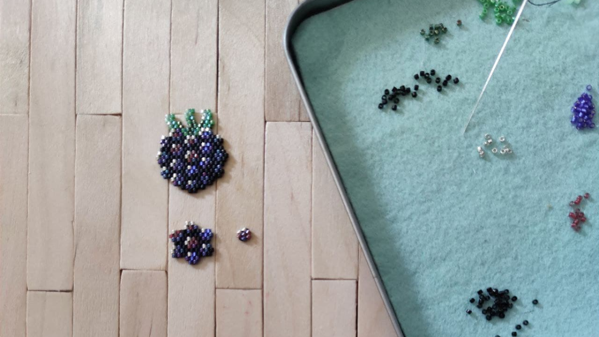 DIY blackberry and mushroom relief bead weaving magnet Miyuki 11/0 : Step 1