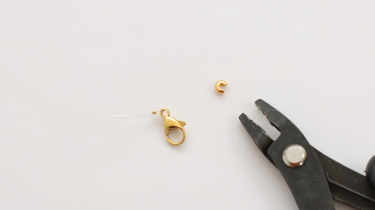 DIY Tiger eye bead necklace with scarab charm : Step 1 DIY Tiger eye bead necklace with scarab charm : Step 1