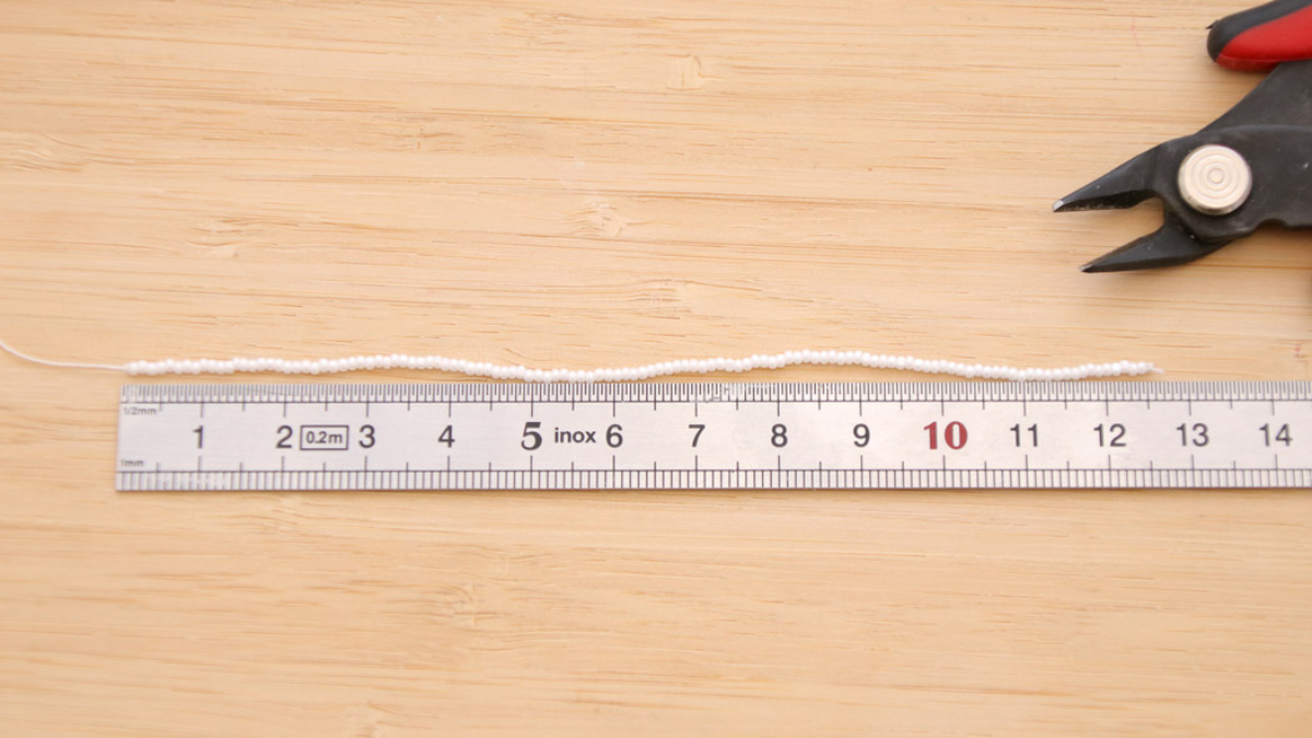 Multirang bracelet with moons and stars charms : Step 1