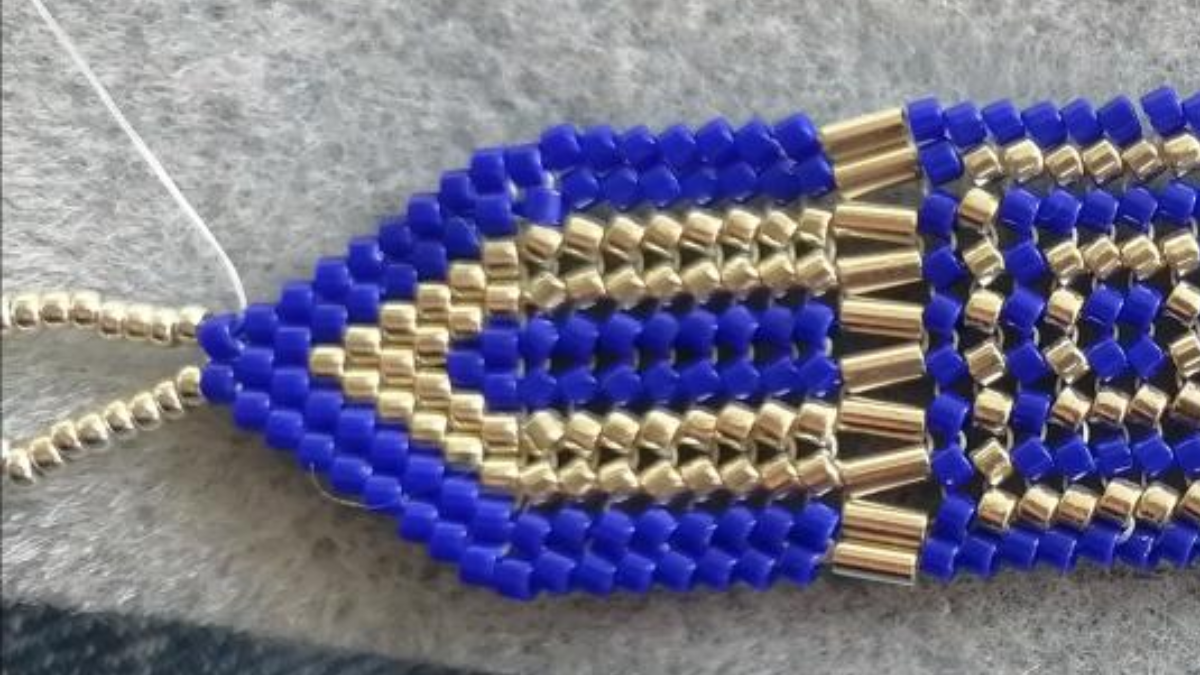 DIY herringbone weave and brickstitch bracelet with bugle beads and Miyuki Delicas 11/0 : Step 2