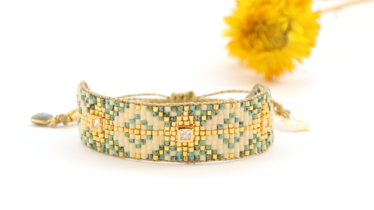 Schema Miyuki Delicas 10 Loom Weaving Grid with Rhinestone Inlay Schema Miyuki Delicas 10 Loom Weaving Grid with Rhinestone Inlay