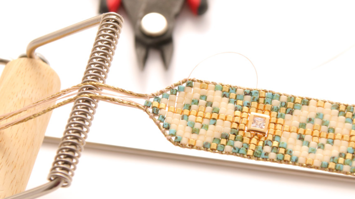 Miyuki Delicas 10 Loom Weaving Grid with Rhinestone Inlay : Step 12 Miyuki Delicas 10 Loom Weaving Grid with Rhinestone Inlay : Step 12