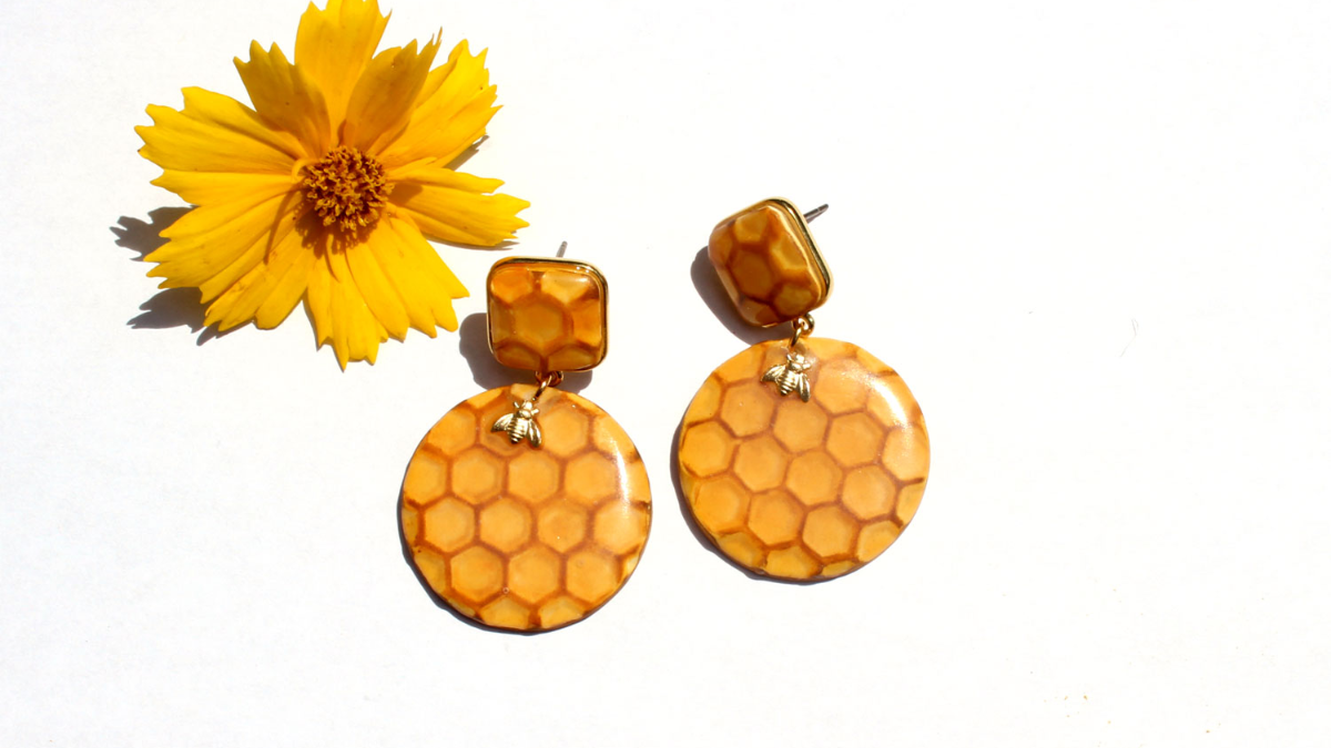 Honeycomb earrings with liquid Fimo