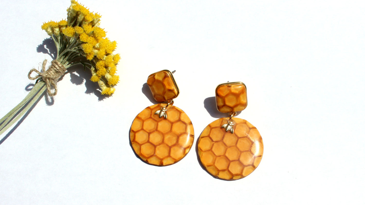Schema  Honeycomb earrings with liquid Fimo