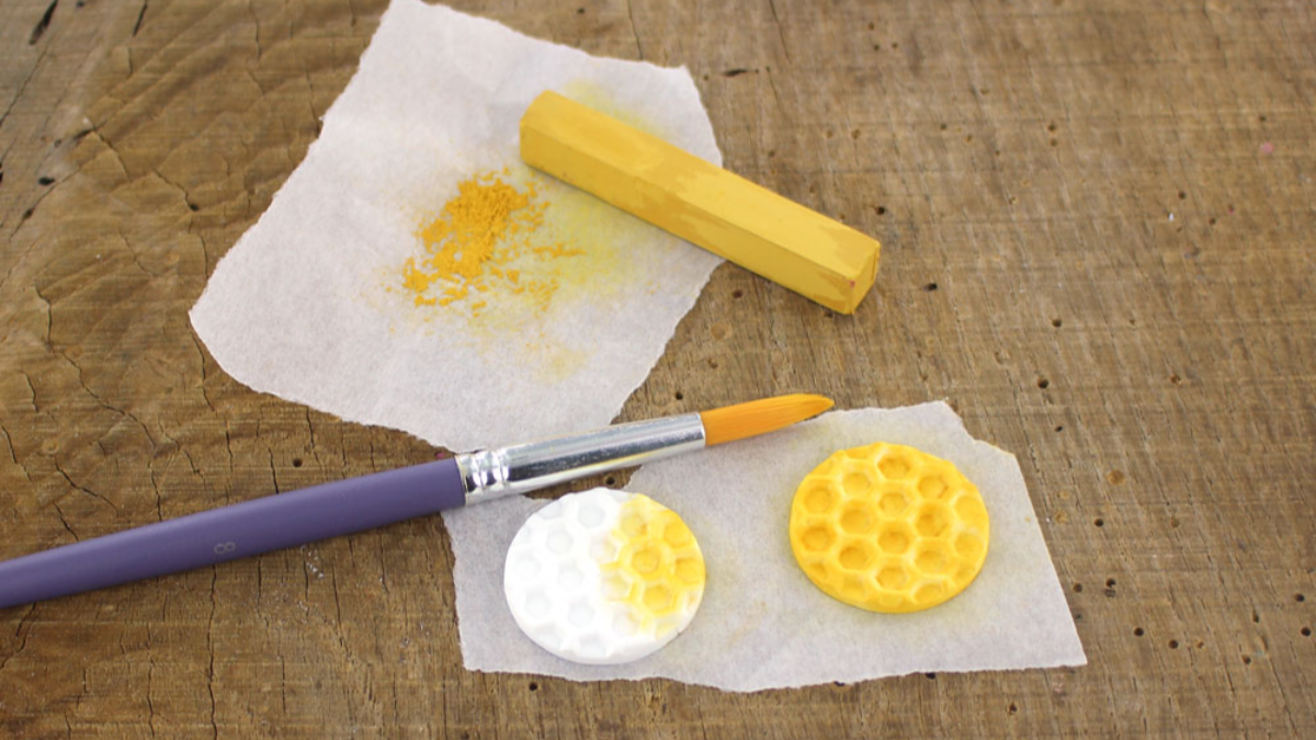 Honeycomb earrings with liquid Fimo : Step 3