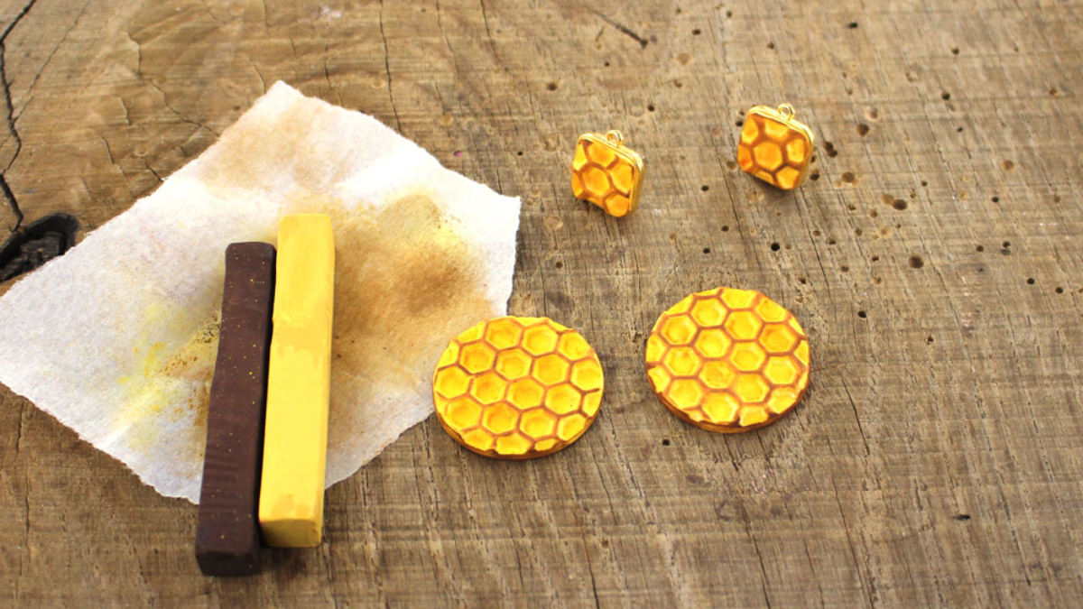 Honeycomb earrings with liquid Fimo : Step 4
