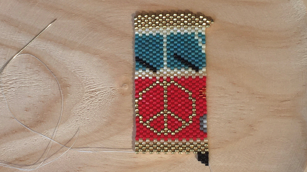 Van weaving in brickstitch with Miyuki Delicas 11/0 beads : Step 3