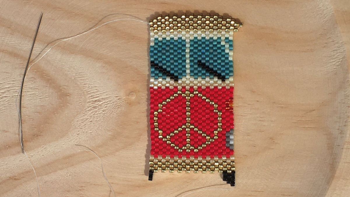 Van weaving in brickstitch with Miyuki Delicas 11/0 beads : Step 5