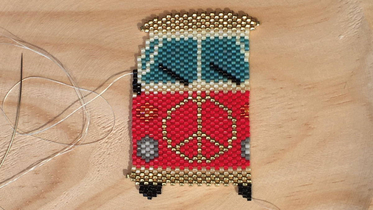 Van weaving in brickstitch with Miyuki Delicas 11/0 beads : Step 6