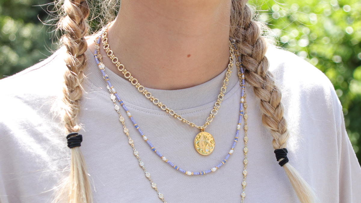 Tuto Necklace Multirangs with blue striped seed beads and fancy chains