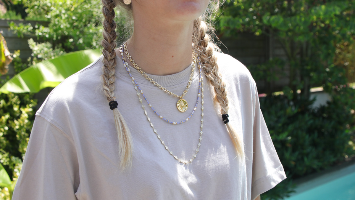 Schema Tuto Necklace Multirangs with blue striped seed beads and fancy chains Schema Tuto Necklace Multirangs with blue striped seed beads and fancy chains