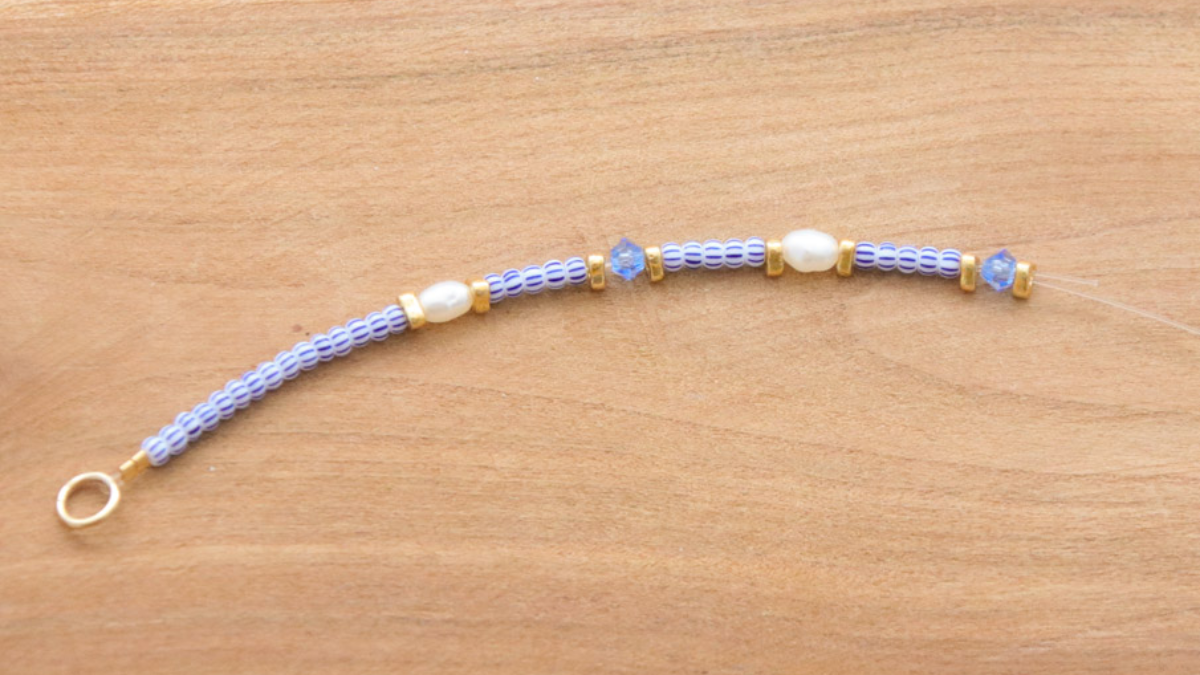 Tuto Necklace Multirangs with blue striped seed beads and fancy chains : Step 5 Tuto Necklace Multirangs with blue striped seed beads and fancy chains : Step 5