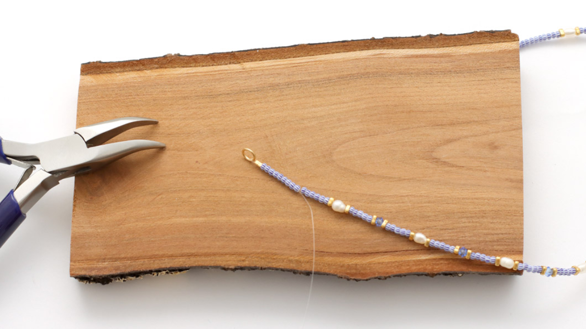 Tuto Necklace Multirangs with blue striped seed beads and fancy chains : Step 6 Tuto Necklace Multirangs with blue striped seed beads and fancy chains : Step 6