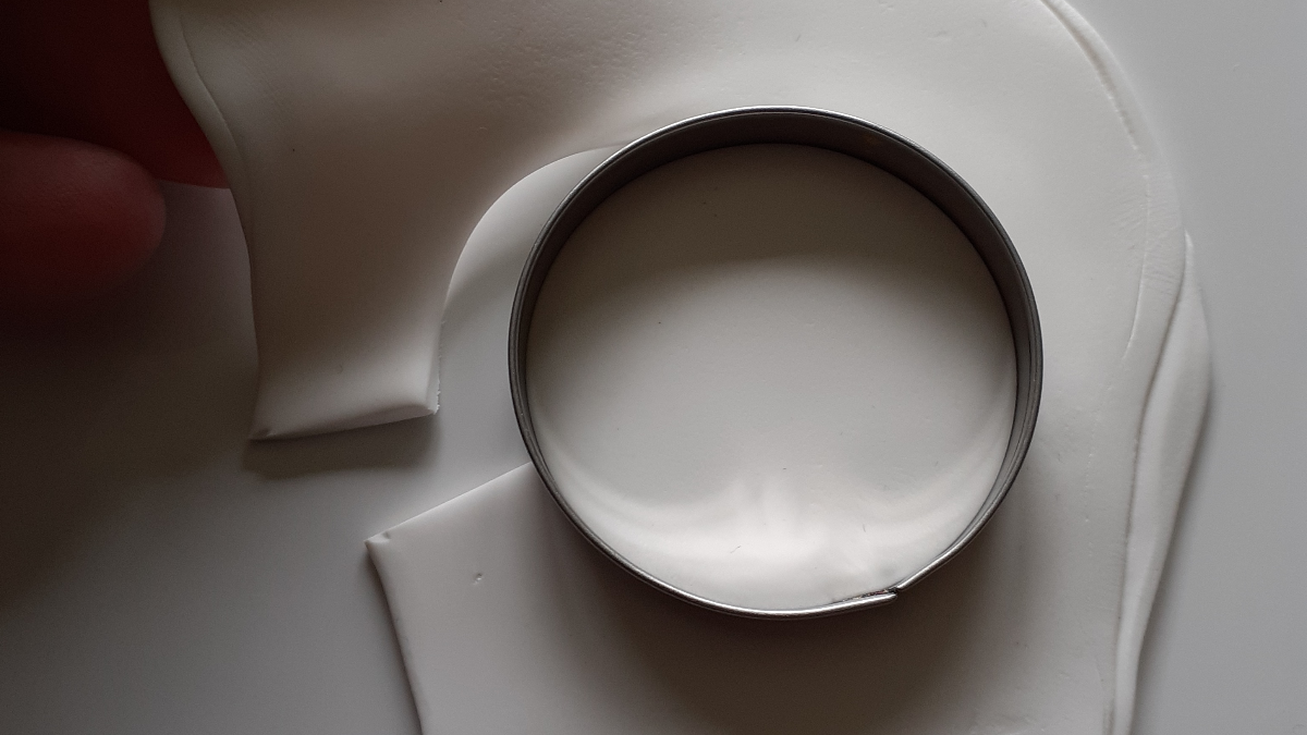 DIY Polymer clay pendant and flower design dotting tool technique : Step 2